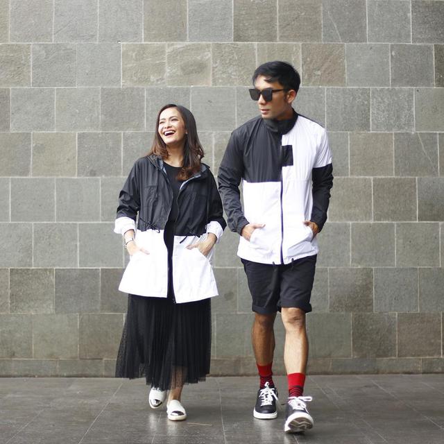 7 Potret Persahabatan Ersa Mayori dan Indra Herlambang, Kompak Banget