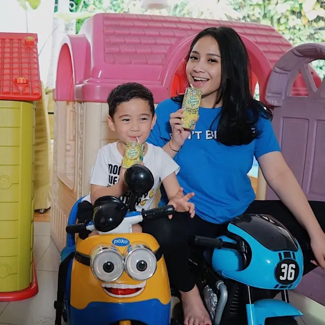 Ikuti Jejak Orang Tua, 6 Anak Seleb Ini Sudah Populer Sejak Kecil