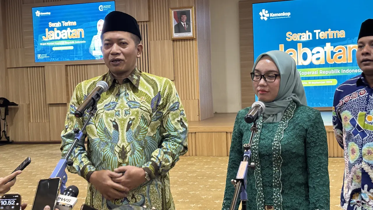 Menteri Koperasi (Menkop) Ferry Juliantono saat serah terima jabatan Wamenkop, di Kantor Kementerian Koperasi, Jakarta, Kamis (18/9/2025). (Foto:Liputan6.com/Tira Santia)