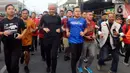 Ganjar Pranowo melakukan blusukan ke Pasar Citeureup usai melakukan lari pagi ditemani Wali Kota Bogor Bima Arya. (merdeka.com/Arie Basuki)