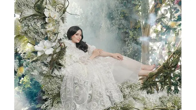 6 Penampilan Asmirandah dan Jonas Rivanno saat Pemotretan Bertema Fairy World, Tampil Memesona