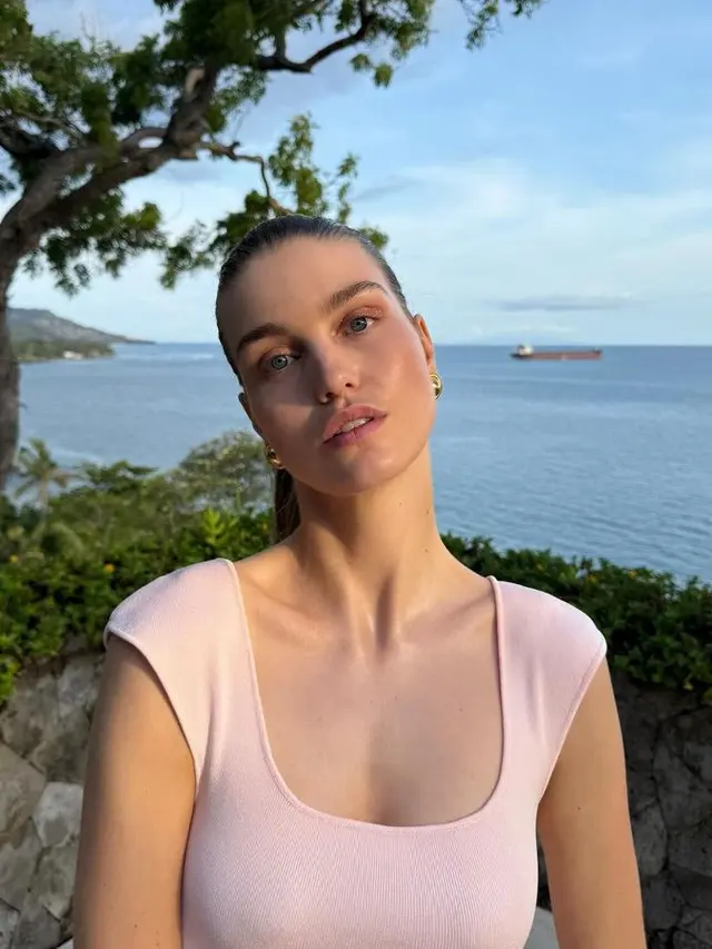 Luna Bijl Kekasih Marteen Paes saat Liburan di Bali. [@lunabijl]