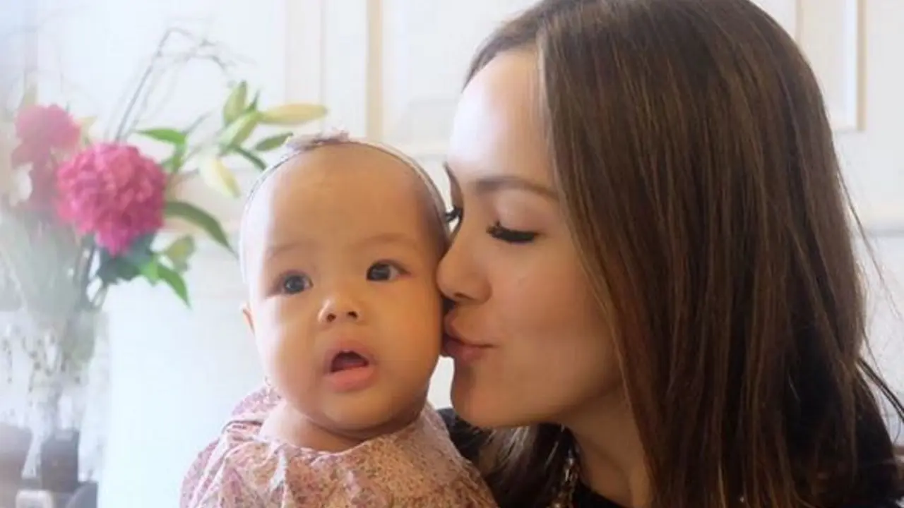 Cathy Sharon dan anak