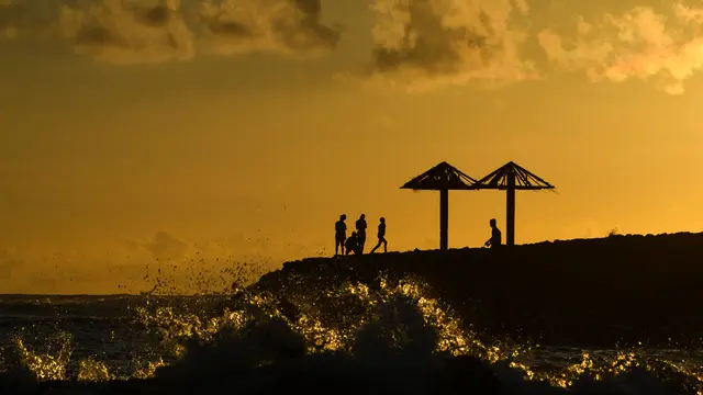 Potret Panorama Indah Sunset di Pantai Lhoknga Aceh