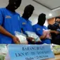 Tiga kurir sabu dan ekstasi yang menyamar jadi petani di kantor Badan Narkotika Nasional Riau. (Liputan6.com/M Syukur)