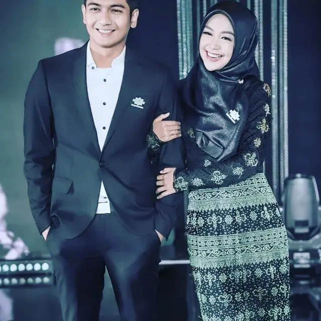 Jawab Kabar Kehamilan, Ini 6 Potret Ria Ricis dan Teuku Ryan Hadiri Acara Brand Kosmetik