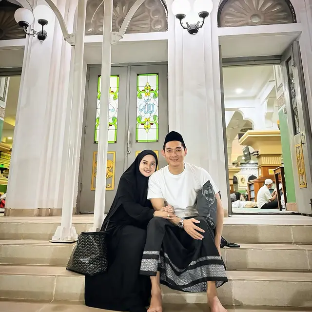 6 Potret Ifan Seventeen dan Citra Monica Itikaf di 10 Terakhir Ramadan