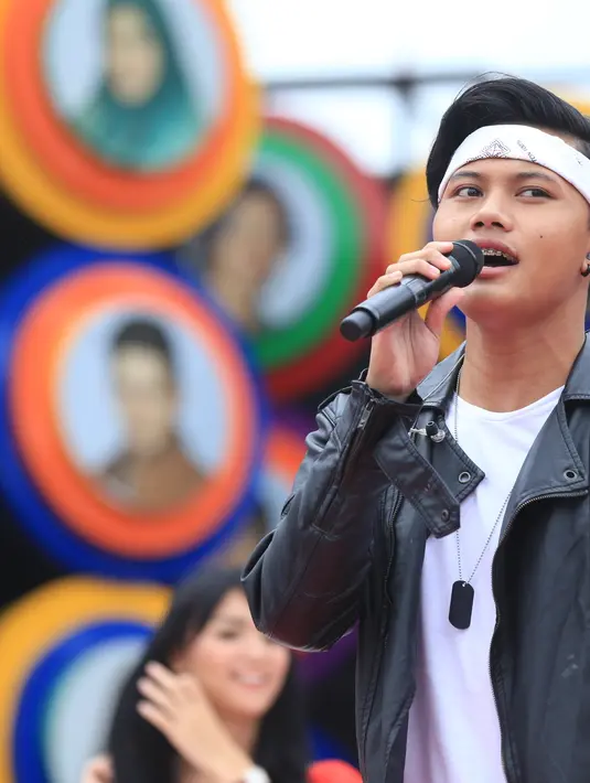 "Kan baru rilis kemarin tanggal 25. Ini juga memikirkan planning ke depannya seperti apa, tanya sana sini, tanya juga kan sama musisi-musisi yang lain, ngobrol semoga dapat projectan sama mereka,” ucap Iki. (Adrian Putra/Bintang.com)