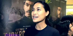 Guru Bangsa Tjokroaminoto merupakan film serius pertama yang dibintangi Putri Ayudya. Putri sangat menjiwai perannya sebagai istri Tjokroaminoto, hinngga keluarga guru besar itupun memanggilnya eyang.