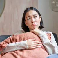 Ilustrasi wanita berpikir. /Freepik by benzoix