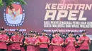 Apel diikuti 2.660 petugas yang terdiri dari Panitia Pemilihan Kecamatan (PPK), Panitia Pemungutan Suara (PPS) dan Kelompok Penyelenggara Pemungutan Suara (KPPS). (CHAIDEER MAHYUDDIN/AFP)