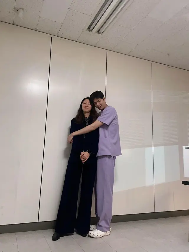 Lee Min Ho di balik layar drakor When the Stars Gossip. (Instagram/ actorleeminho)