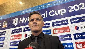 Pelatih Timnas Indonesia John Herdman saat memberi keterangan kepada awak media selepas drawing ASEAN Championship 2026 di Kebon Jeruk, Jakarta Barat, pada Kamis (15/1/2026). (Liputan6.com/Melinda Indrasari)