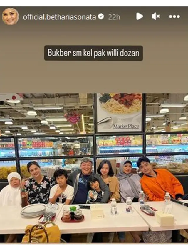 6 Momen Buka Bersama Betharia Sonata dan Keluarga Willy Dozan, Penuh Kehangatan
