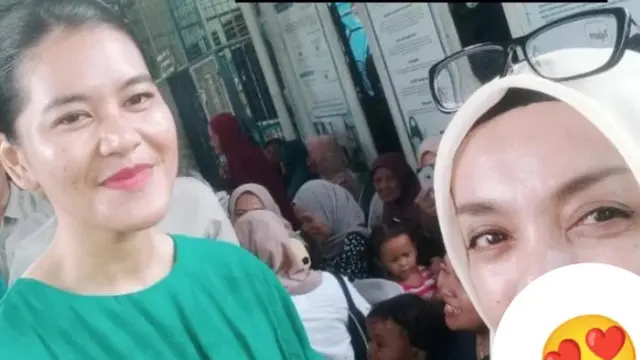 Wajah Natural Kahiyang Ayu Tertangkap Kamera Warga saat Kunjungan ke TK.