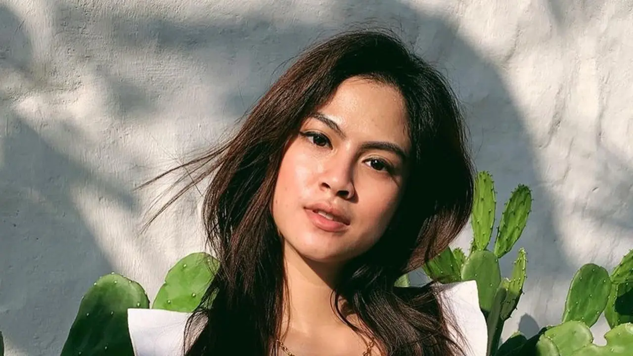 FOTO: Gaya Kasual Hana Saraswati, Simpel dan Stylish