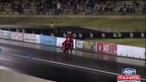 Pemandangan lucu terjadi dalam balap drag race Thunder 400 di Perth, Australia, pada 23 Februari 2016 lalu.
