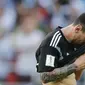 Bintang Argentina, Lionel Messi, tampak sedih usai ditahan imbang Islandia pada laga Grup D Piala Dunia di Stadion Spartak, Moskow, Sabtu (16/6/2018). Dirinya gagal penalti, Argentina ditahan imbang 1-1 oleh Islandia. (AFP/Ricardo Mazalan)