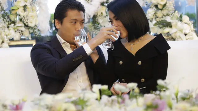 [Fimela] Syahrini dan Reino Barack