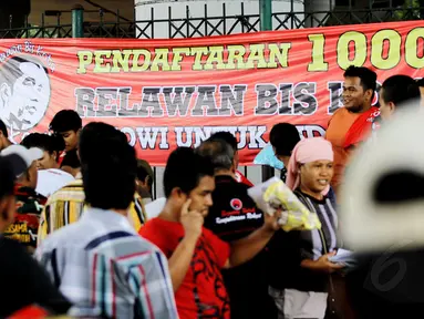 Ratusan orang yang berprofesi sebagai sopir angkot mendeklarasikan dukungannya kepada pasangan Jokowi-Jusuf Kalla (JK), (29/5/2014). (Liputan6.com/Faizal Fanani)