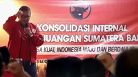 Sekjen PDI Perjuangan Hasto Kristiyanto memimpin konsolidasi kader partai se-Sumatera Barat, Kota Padang, Sabtu 2 Juli 2022. (Merdeka.com)