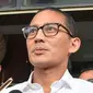 Wagub DKI Jakarta terpilih Sandiaga Uno memberikan keterangan kepada awak media usai menjalani pemeriksaan sebagai saksi di gedung KPK, Jakarta, Jumat (14/7). (Liputan6.com/Helmi Afandi)