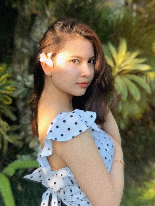 Tak Kalah Cantik, Ini 6 Potret Hanesswari Adik Nora Alexandra yang Jarang Tersorot