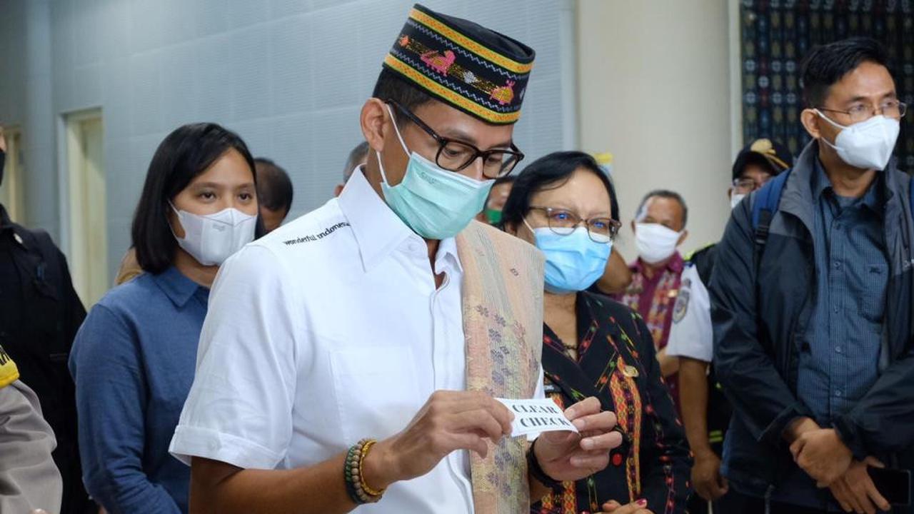 Menteri Pariwisata dan Ekonomi Kreatif (Menparekraf) Sandiaga Uno melakukan kunjungan kerja ke Labuan Bajo, NTT, 7 Januari 2021