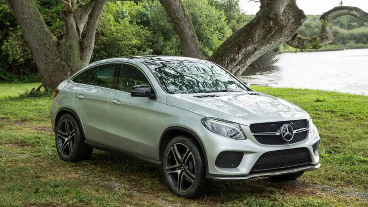 Mercedes Benz GLE Coupe Bakal Jadi 'Teman' Dinosaurus