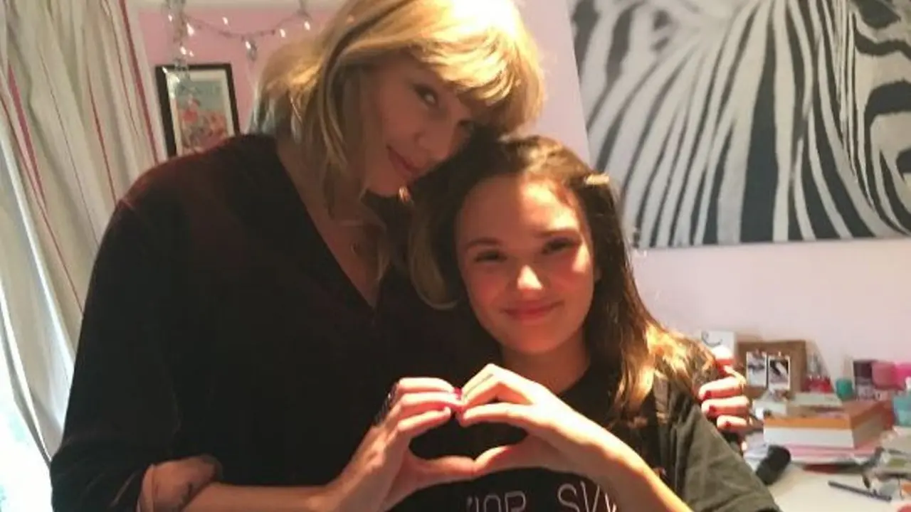 [Bintang] Taylor Swift Bikin Kejutan Istimewa, Penggemarnya Sampai Gemetar