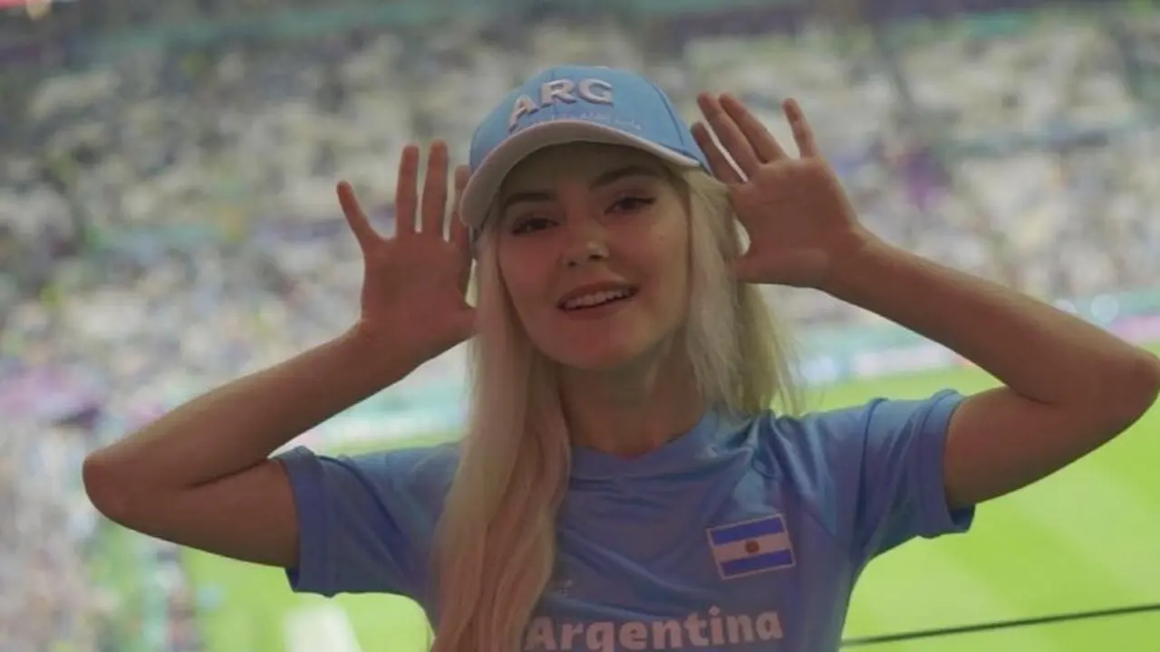 Aksi Bintang Porno Eva Elfie menyaksikan Piala Dunia 2022 antara Argentina vs Belanda