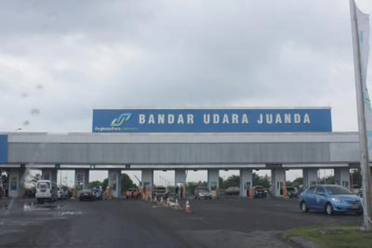 Landasan Pacu Terkelupas, 52 Penerbangan Bandara Juanda Ditunda