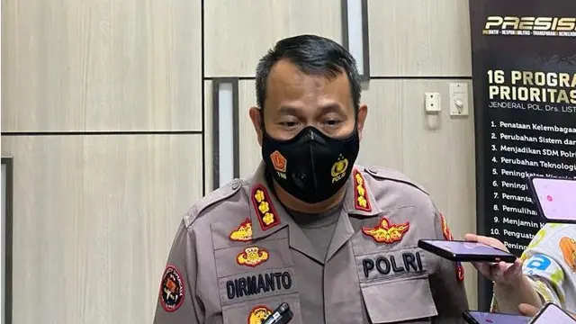 Kabid Humas Polda Jatim Kombes Dirmanto. (Dian Kurniawan/Liputan6/com)