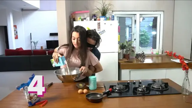 7 Momen Bryan dan Megan Domani saat Buat Kue Bareng, Seru Banget