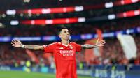 Pemain Benfica, Angel Di Maria, melakukan selebrasi setelah mencetak gol ke gawang Atletico Madrid pada matchday kedua Liga Champions di Estadio do Benfica, Kamis (3/10/2024). (AFP/Filipe Amorim)