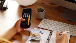 Manajemen keuangan yang baik bagi anak kos sangat penting untuk selalu hemat dan tidak melebihi budget. (Credit: Freepik/wirestock)