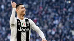 2. Cristiano Ronaldo (Juventus) – Bintang Juventus ini menjadi pemain dengan bayaran tertinggi di Serie A. Pemenang lima kali Ballon d'Or itu mendapat 4,7 juta euro per bulan di Juventus. (AFP/Marco Bertorello)