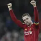 Gelandang Liverpool, Jordan Henderson merayakan kemenangan timnya usai pertandingan melawan Everton pada Liga Inggris di Stadion Anfield, Rabu (4/12/2019). Liverpool menang telak 5-2 atas Everton. (AP Photo/Jon Super)