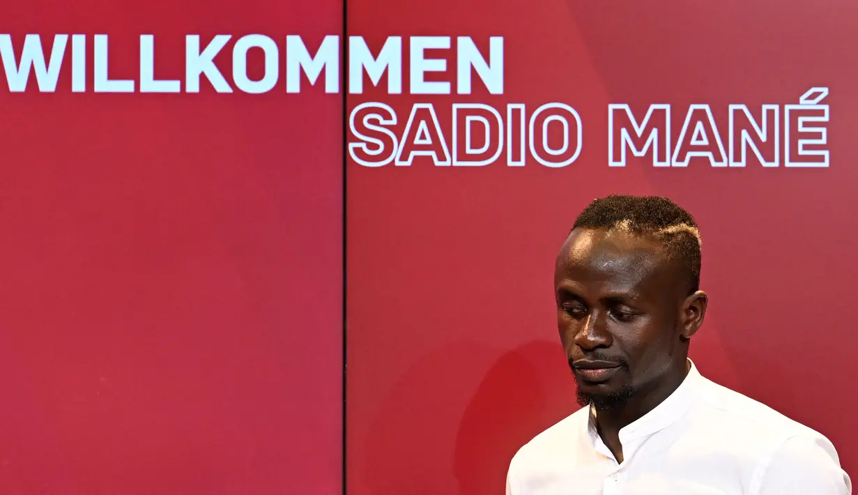 Pemain asal Senegal tersebut dikontrak selama tiga musim oleh Die Rotten, yaitu hingga 30 Juni 2025. (AFP/Christof Stache)