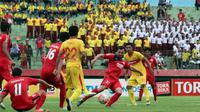 Bhayangkara FC vs Semen Padang di Stadion Gelora Delta, Sidoarjo, Selasa (6/12/2016). (Bola.com/Fahrizal Arnas)