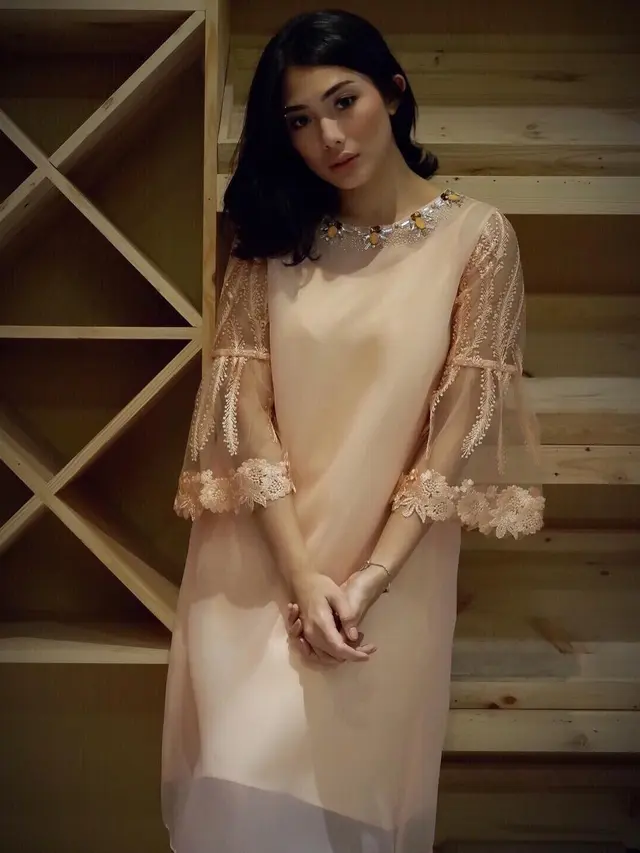 Unggah Foto Pernikahan, Ini 8 Pesona Nabila Putri Saat Pakai Gaun