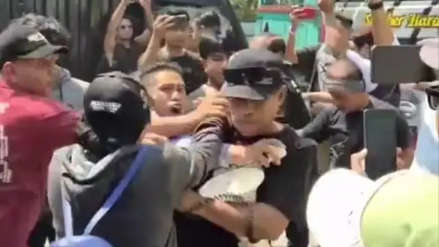 Jaksa Tuntut Eks Bupati Sudewo 8 Tahun 6 Bulan, Dua Kubu Ricuh di Luar PN Tipikor Semarang