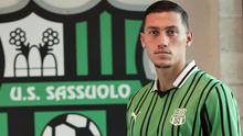 Sassuolo memperkenalkan Jay Idzes sebagai pemain baru mereka, Sabtu (9/8/2025). (Dok. Sassuolo)