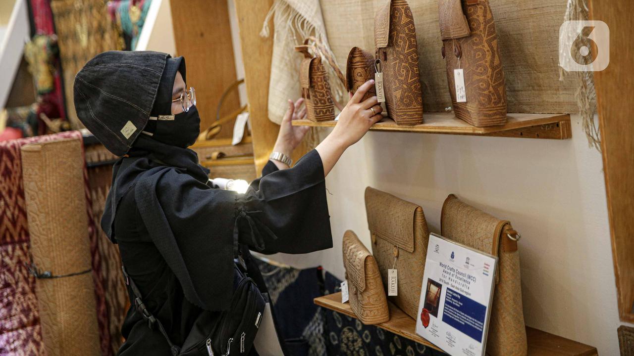 FOTO: Mengunjungi Pameran Produk UMKM dalam Program Bangga Buatan Indonesia