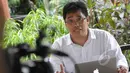 Zainal Tahir, pria yang mengaku sebagai pengambil gambar diduga Ketua KPK Abraham Samad dengan seorang wanita di kamar hotel, menggelar konferensi pers di Jakarta, Rabu (4/2/2015). (Liputan6.com/Andrian M Tunay)