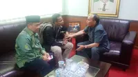 Ronny Setiawan, Ketua BEM UNJ dan Rektor UNJ, Mengambil Jalan Damai. Kredit: Seluruh Indonesia