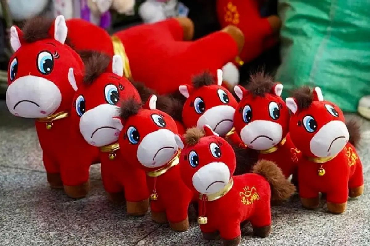 Berkah Imlek 2026, Boneka Kuda Menangis Laris Manis Jelang Tahun Kuda Api