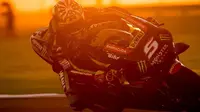 Pembalap Yamaha Tech 3, Johann Zarco menjadi yang tercepat pada tes pramusim MotoGP 2018 di Sirkuit Losail, Qatar. (Twitter/Yamaha Tech 3)
