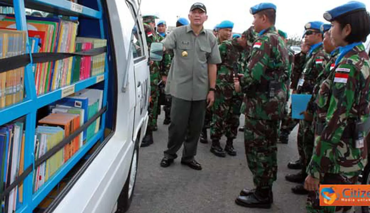 Citizen6, Lebanon: Wamenhan RI, Letjen TNI (Purn) Sjafrie Sjamsoeddin beserta Ibu Etty Sjafrie Samsoeddin melakukan kunjungan ke Markas Satgas Indonesian Battalion (Indobatt) di Adshit Al Qusayr UN POSN 7-1, Lebanon selatan, Kamis (7/4). (Pengirim: Badar)