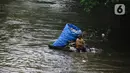 Menyebabkan penumpukan sampah serta pendangkalan dasar sungai yang cukup parah. (Liputan6.com/Faizal Fanani)